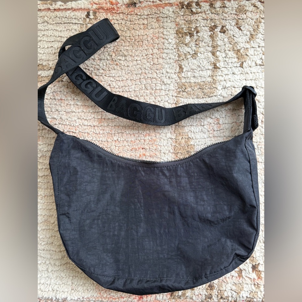 BAGGU Black Crossbody Crescent Bag